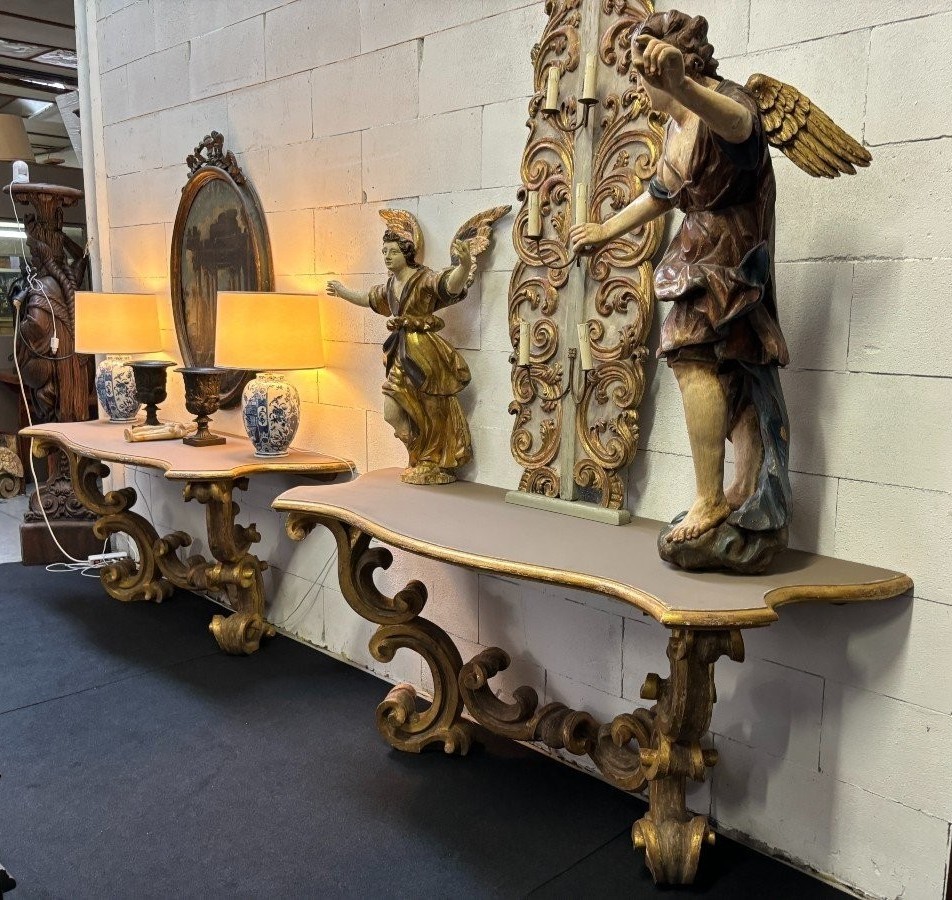 Pair of large consoles in gilt wood , Italian 18th century. Very decorative consoles decorated with large scrolls/ornaments in gilt wood with a painted top (tops in wood are recent , edge of table from the time). Dimensions : Width : 191 cm Height : 83,5