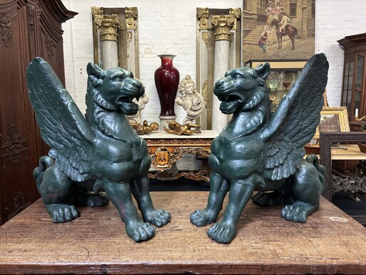 Pair of large Empire style mythological winged lions in cast iron 20th Very decorative sculptures for the garden or interior with the following dimensions: Height: 83 cm Width: 47 cm Length: 89 cm