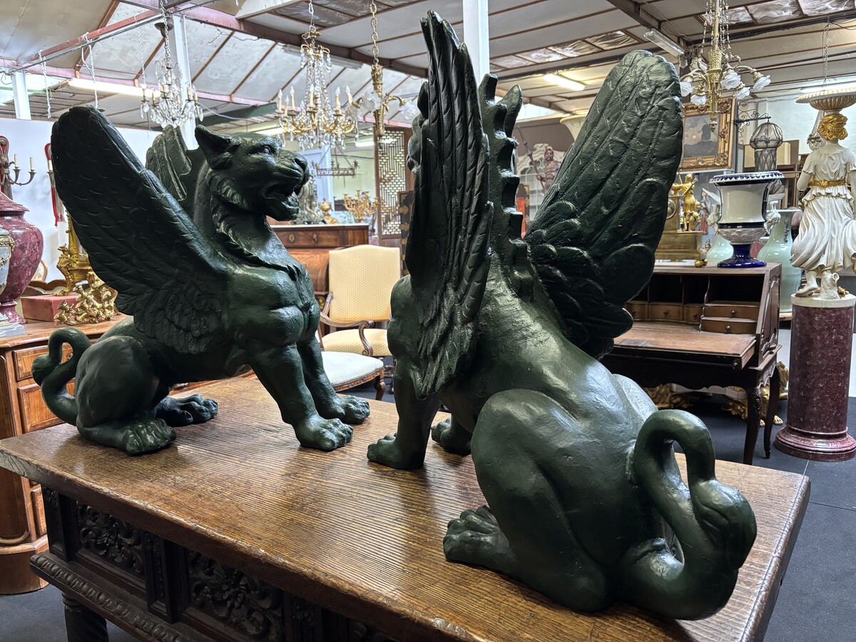 Pair of large Empire style mythological winged lions in cast iron 20th Very decorative sculptures for the garden or interior with the following dimensions: Height: 83 cm Width: 47 cm Length: 89 cm