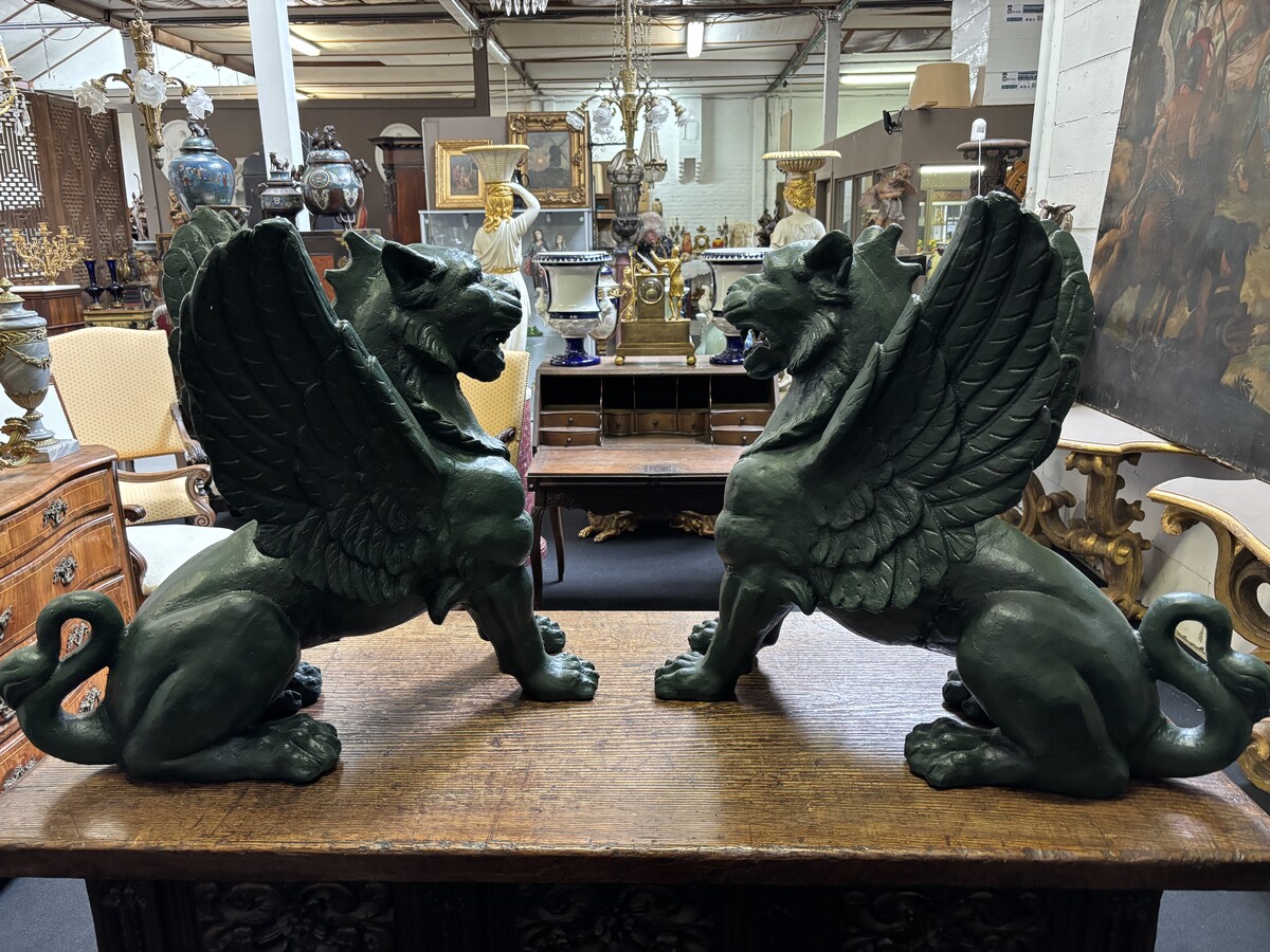 Pair of large Empire style mythological winged lions in cast iron 20th Very decorative sculptures for the garden or interior with the following dimensions: Height: 83 cm Width: 47 cm Length: 89 cm