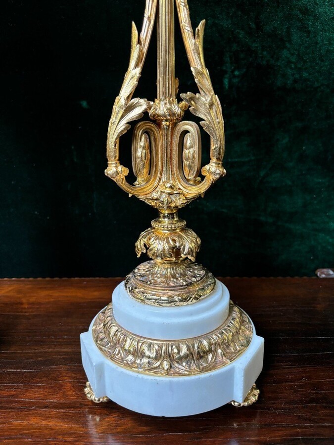 Pair of large gilt bronze candlesticks Napoleon III Very elegant candlesticks with 7 candleholders , decorated with ornaments and resting on a gilt bronze / white marble base Dimensions : Height : 74 cm Width : 31 cm Both are in good condition
