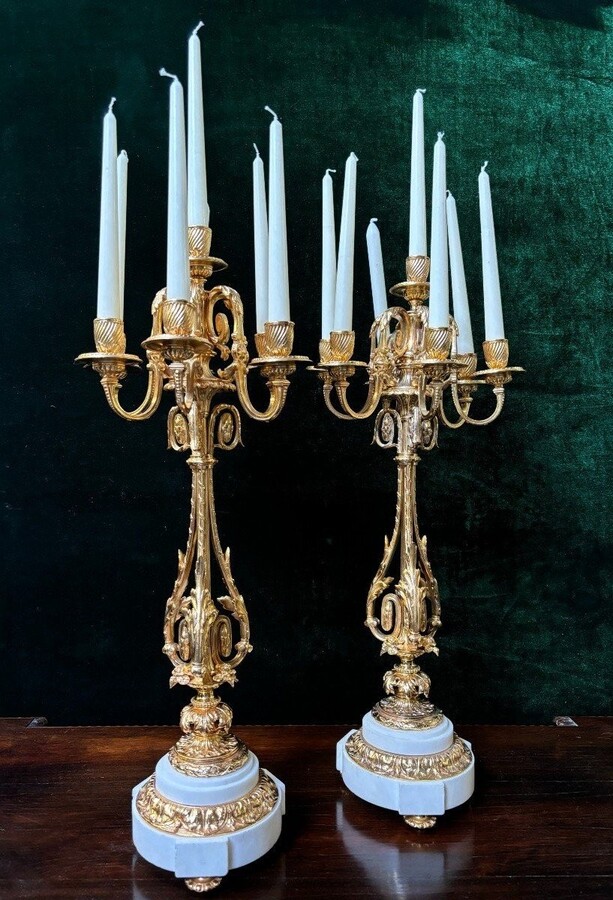 Pair of large gilt bronze candlesticks Napoleon III Very elegant candlesticks with 7 candleholders , decorated with ornaments and resting on a gilt bronze / white marble base Dimensions : Height : 74 cm Width : 31 cm Both are in good condition