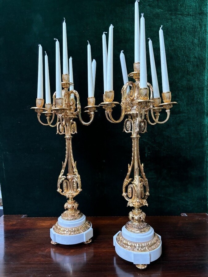 Pair of large gilt bronze candlesticks Napoleon III Very elegant candlesticks with 7 candleholders , decorated with ornaments and resting on a gilt bronze / white marble base Dimensions : Height : 74 cm Width : 31 cm Both are in good condition