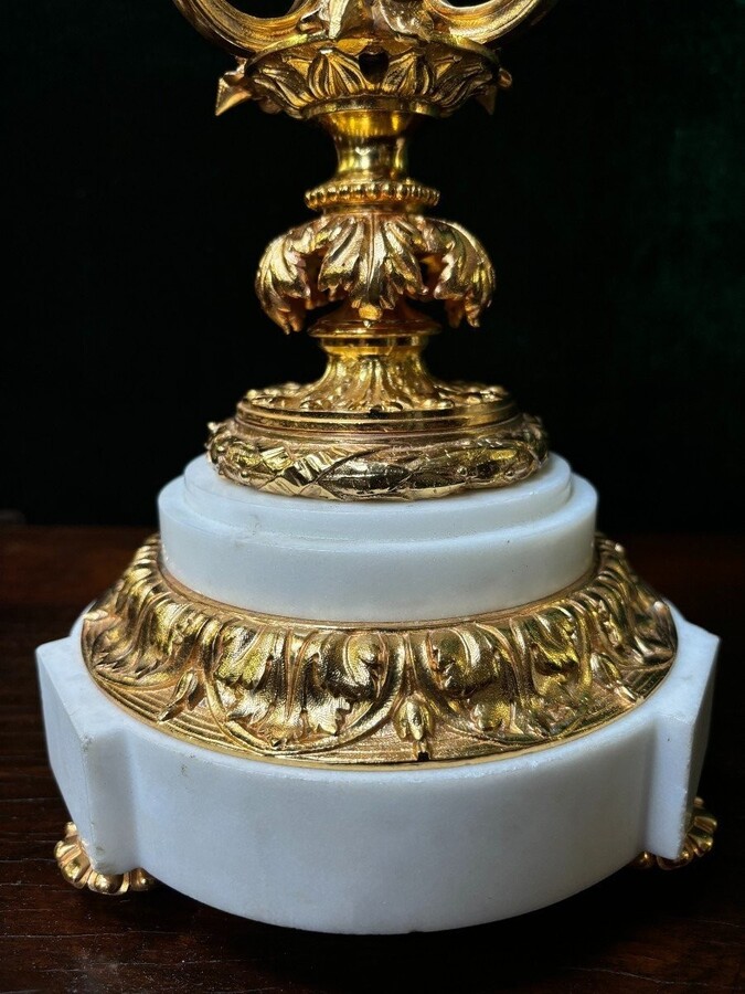Pair of large gilt bronze candlesticks Napoleon III Very elegant candlesticks with 7 candleholders , decorated with ornaments and resting on a gilt bronze / white marble base Dimensions : Height : 74 cm Width : 31 cm Both are in good condition