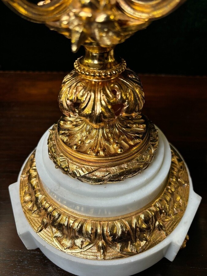 Pair of large gilt bronze candlesticks Napoleon III Very elegant candlesticks with 7 candleholders , decorated with ornaments and resting on a gilt bronze / white marble base Dimensions : Height : 74 cm Width : 31 cm Both are in good condition