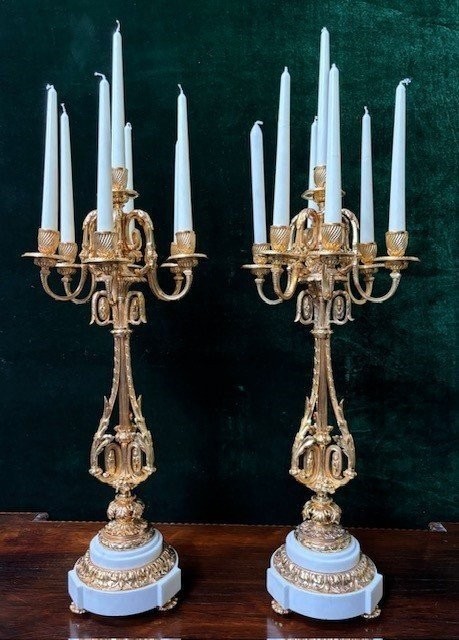 Pair of large gilt bronze candlesticks Napoleon III Very elegant candlesticks with 7 candleholders , decorated with ornaments and resting on a gilt bronze / white marble base Dimensions : Height : 74 cm Width : 31 cm Both are in good condition
