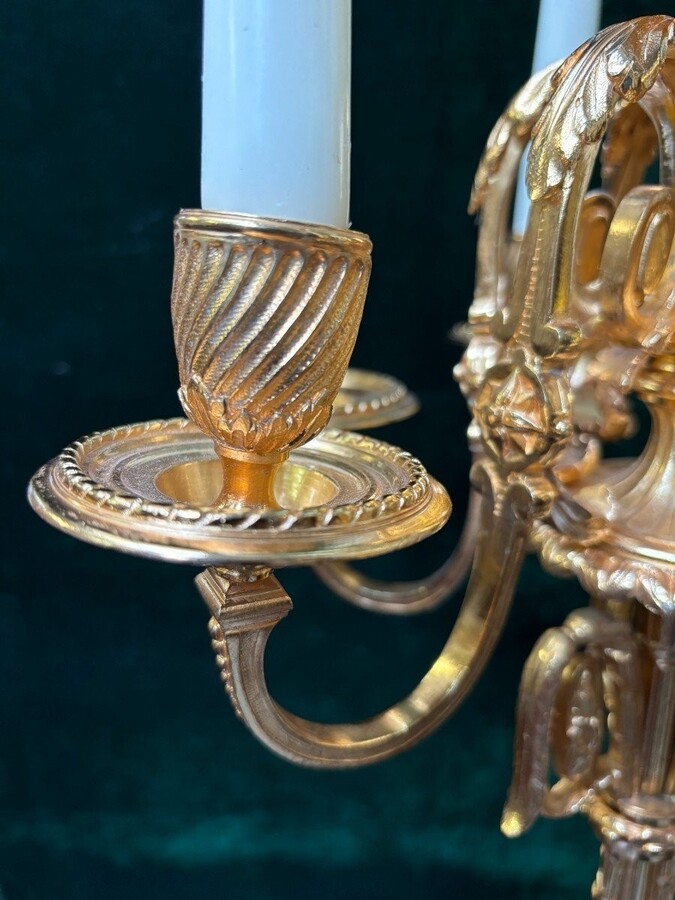 Pair of large gilt bronze candlesticks Napoleon III Very elegant candlesticks with 7 candleholders , decorated with ornaments and resting on a gilt bronze / white marble base Dimensions : Height : 74 cm Width : 31 cm Both are in good condition