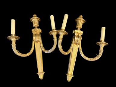 Pair of large Louis XVI-style bronze wall sconces, 19th century High-quality bronze wall sconces, chiselled, featuring an elegant design with two light points and a vase crowning the ensemble Dimensions: Height: 62 cm Width: 42 cm Depth: 22 cm