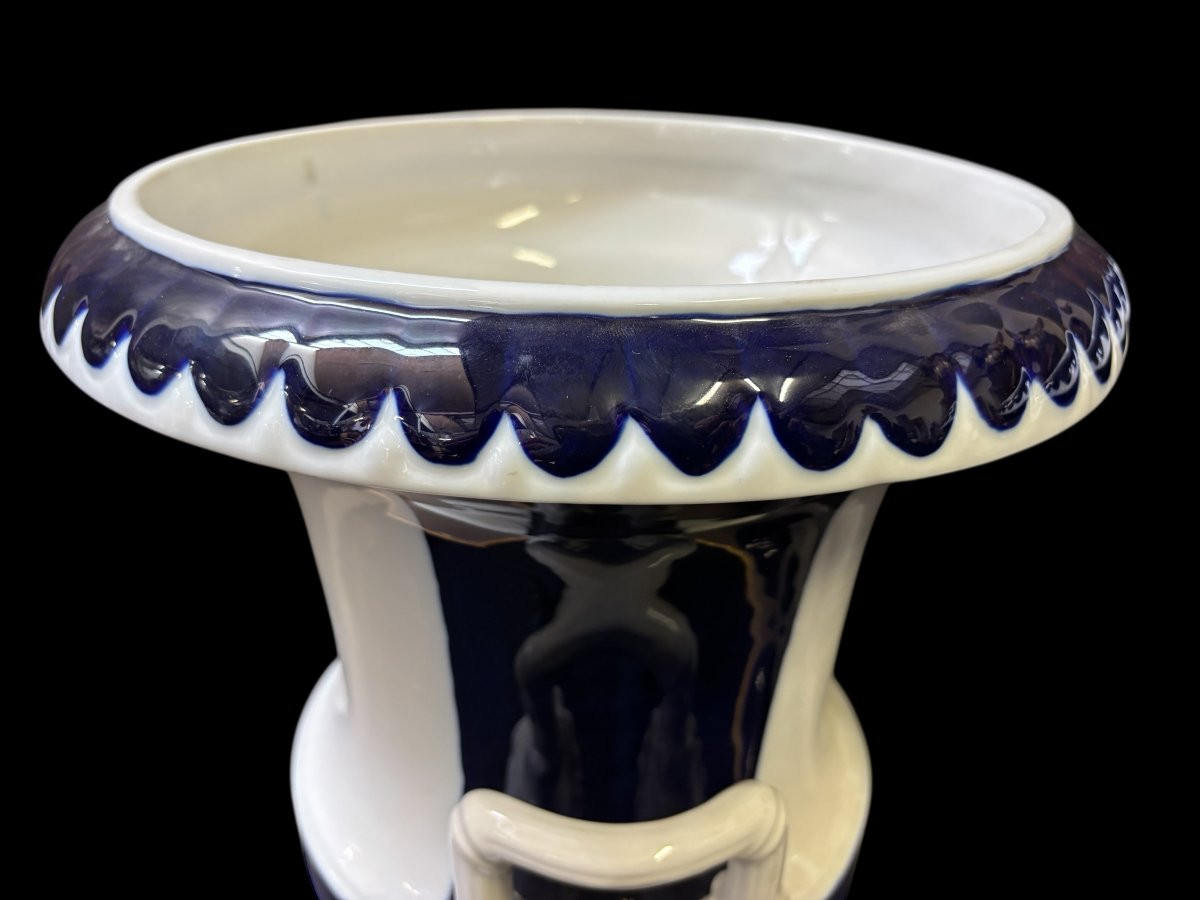 Pair of large Medici porcelain vases (45 cm) Decorative Medici vases in blue/white coloured porcelain from the middle of the 20th century with the following dimensions: Height: 45 cm Top diameter: 33 cm Diameter of foot: 22 cm Both in good condition.