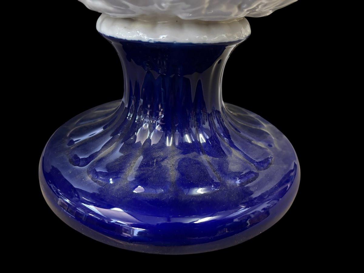 Pair of large Medici porcelain vases (45 cm) Decorative Medici vases in blue/white coloured porcelain from the middle of the 20th century with the following dimensions: Height: 45 cm Top diameter: 33 cm Diameter of foot: 22 cm Both in good condition.