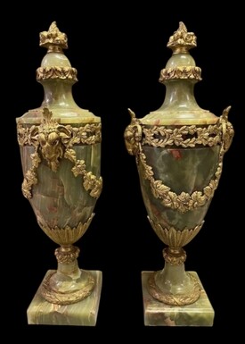 Pair of large onyx and gilded bronze cassolettes 19th century. Very decorative cassolettes in beautiful onyx decorated with girlandes and ram heads in gilt bronze. Both in very good condition Dimensions: Height : 55 cm Width : 21 cm Foot : 13 x 13 cm