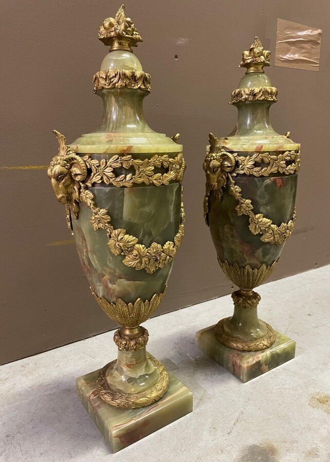 Pair of large onyx and gilded bronze cassolettes 19th century. Very decorative cassolettes in beautiful onyx decorated with girlandes and ram heads in gilt bronze. Both in very good condition Dimensions: Height : 55 cm Width : 21 cm Foot : 13 x 13 cm