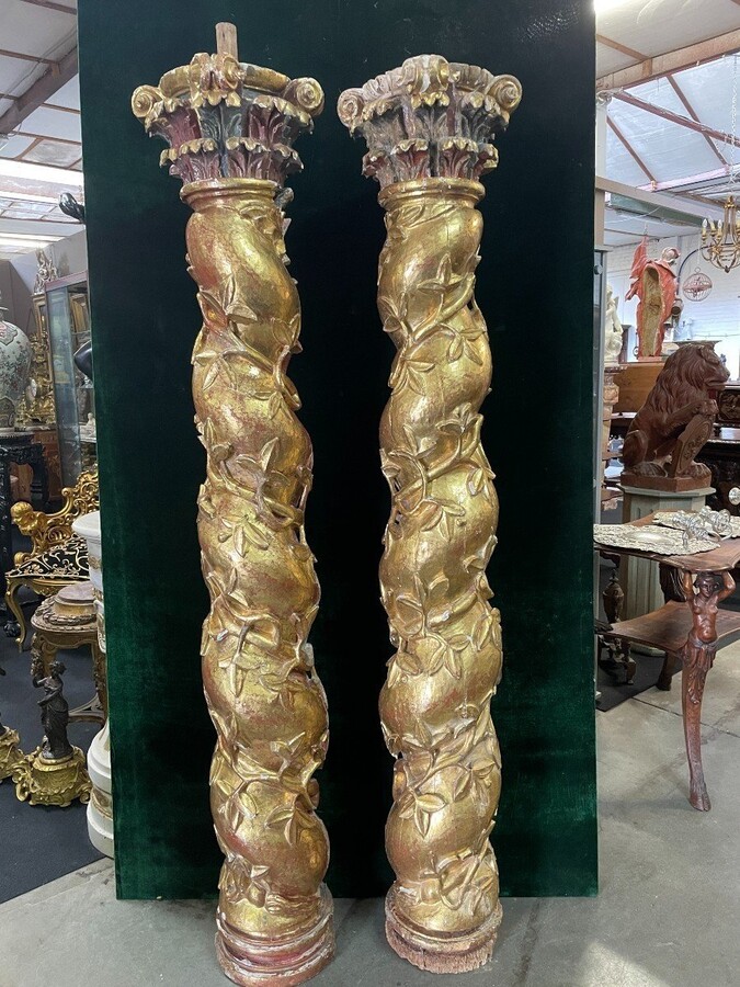 Pair of large twisted columns with capitals early 17th century. Highly decorative gilded wood sculpted columns from the Baroque period in good condition with old traces of woodworm. Dimensions : Height : 191 cm Width : 26 cm Baroque columns from 1650-1680