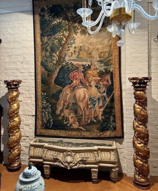 Pair of large twisted columns with capitals early 17th century. Highly decorative gilded wood sculpted columns from the Baroque period in good condition with old traces of woodworm. Dimensions : Height : 191 cm Width : 26 cm Baroque columns from 1650-1680