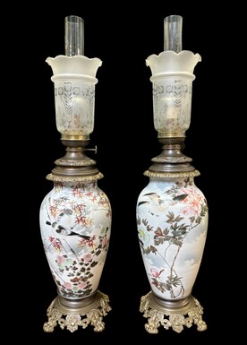 Pair of oil lamps in porcelain / bronze 19th century Porcelain very finely painted and decorated with birds and flowers and branches. In very good condition , only some damage to one brass mount ( see photo 12 ). Dimensions : Overall height : 73 cm Height