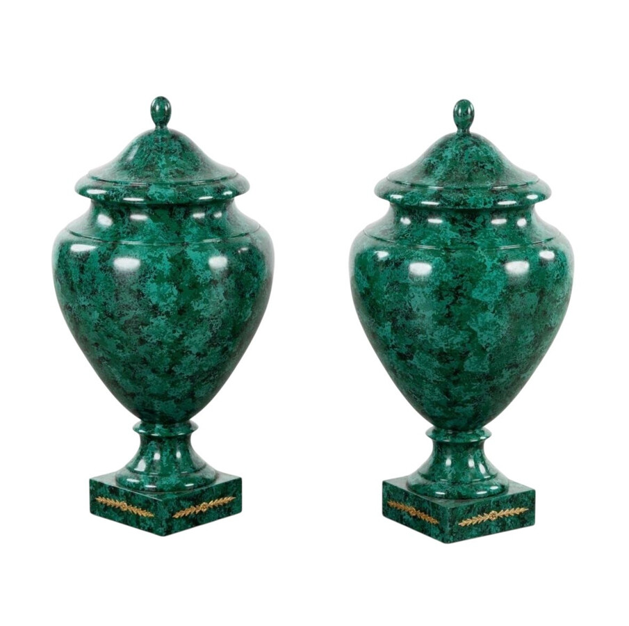Pair of vases (70 cm) made of wood painted to imitate malachite, 20th century. Highly decorative vases, Empire style. The lids are fixed. Base: 18 x 18 cm Both in very good condition.