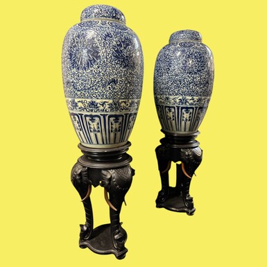 Pair of very large 20th century porcelain vases with lids ( 82 cm ). Large Chinese vases with lids in blue/white porcelain painted with flowers and decorations. Pair of 19th century pedestals with elephant heads to be sold separately ( 1800 euro/pair ) Di