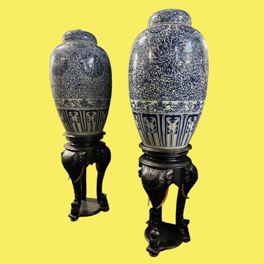 Pair of very large 20th century porcelain vases with lids ( 82 cm ). Large Chinese vases with lids in blue/white porcelain painted with flowers and decorations. Pair of 19th century pedestals with elephant heads to be sold separately ( 1800 euro/pair ) Di