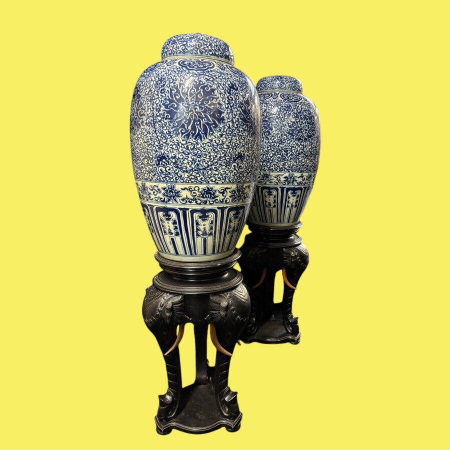 Pair of very large 20th century porcelain vases with lids ( 82 cm ). Large Chinese vases with lids in blue/white porcelain painted with flowers and decorations. Pair of 19th century pedestals with elephant heads to be sold separately ( 1800 euro/pair ) Di