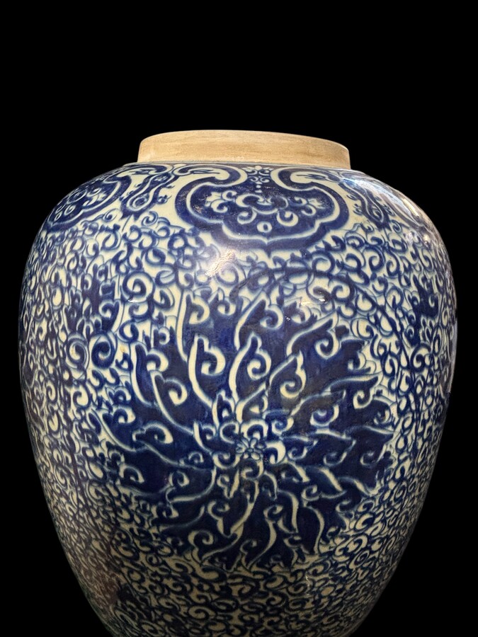 Pair of very large 20th century porcelain vases with lids ( 82 cm ). Large Chinese vases with lids in blue/white porcelain painted with flowers and decorations. Pair of 19th century pedestals with elephant heads to be sold separately ( 1800 euro/pair ) Di