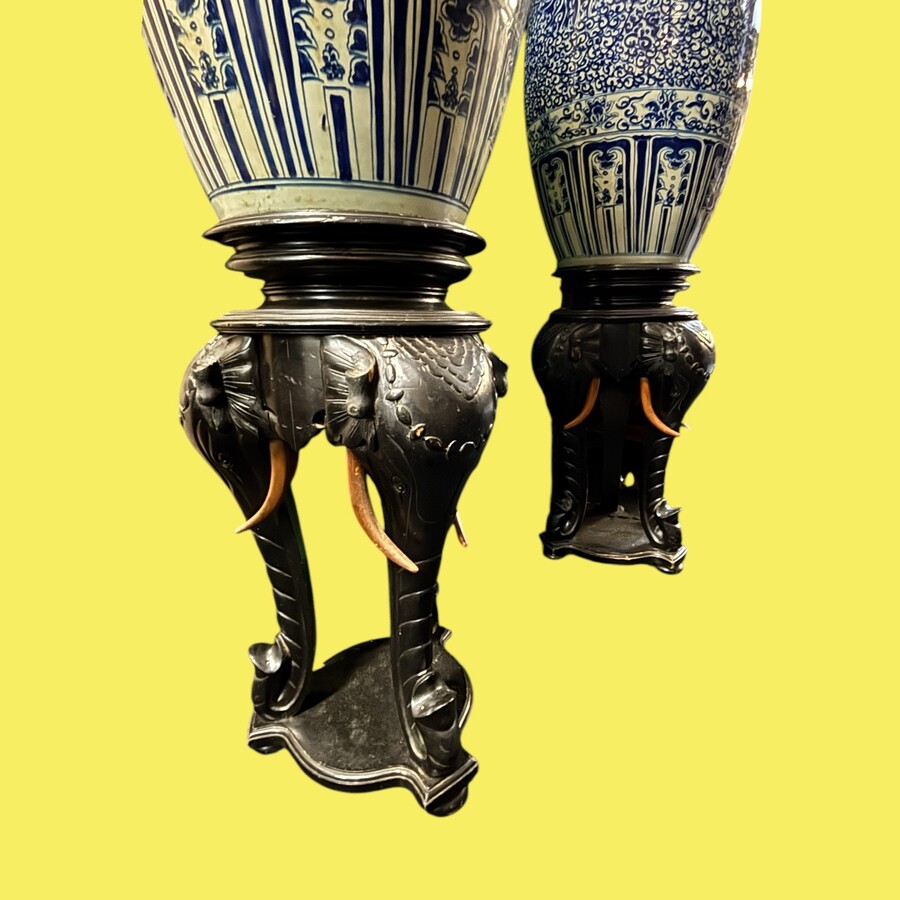Pair of very large 20th century porcelain vases with lids ( 82 cm ). Large Chinese vases with lids in blue/white porcelain painted with flowers and decorations. Pair of 19th century pedestals with elephant heads to be sold separately ( 1800 euro/pair ) Di