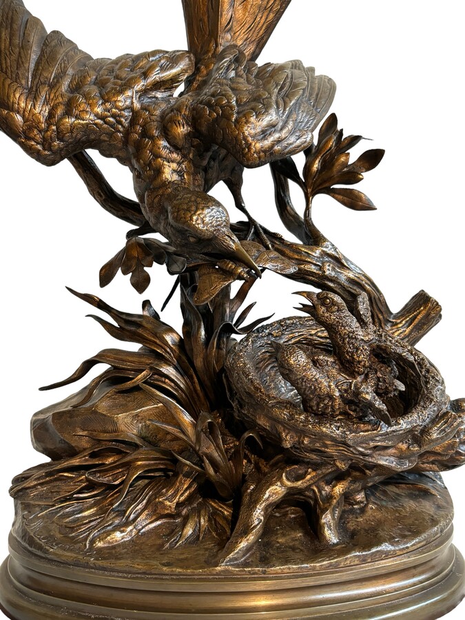 Pretty bronze sculpture 