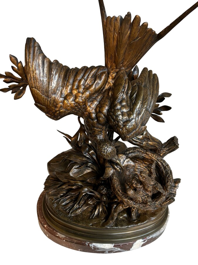 Pretty bronze sculpture 