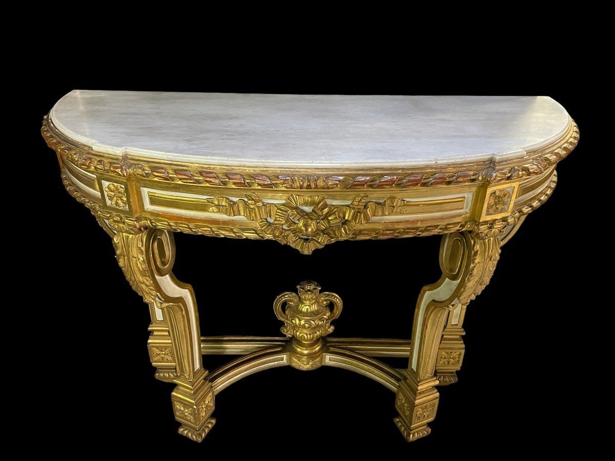 Pretty Louis XVI Style 4-Legged Console In 19th Century Gilded Wood. Decorative Console With White Marble Top And Standing On 4 Legs With A Gilded Ornamental Vase At The Bottom. Console In Good Condition , Missing A Small Piece Of Wood