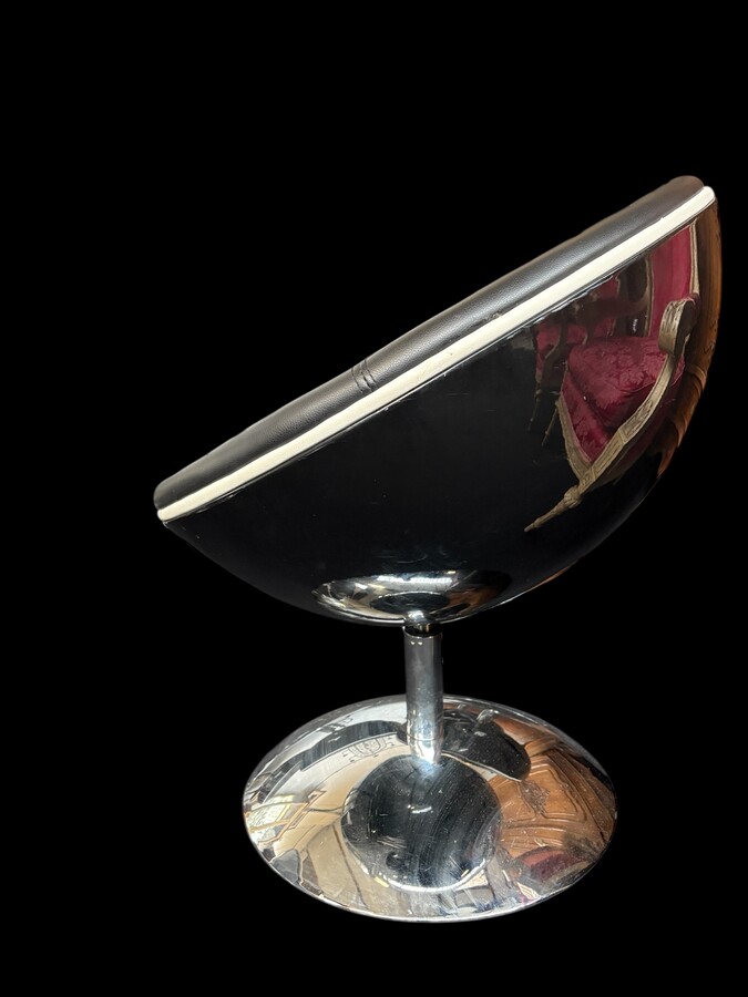 Set of 12 designer chairs in a half-egg shape with coloured polyester frame, chrome metal swivel base and white and black sky upholstery. Late 20th century reproductions based on a model from the 1960s-1970s. In good condition with signs of wear.