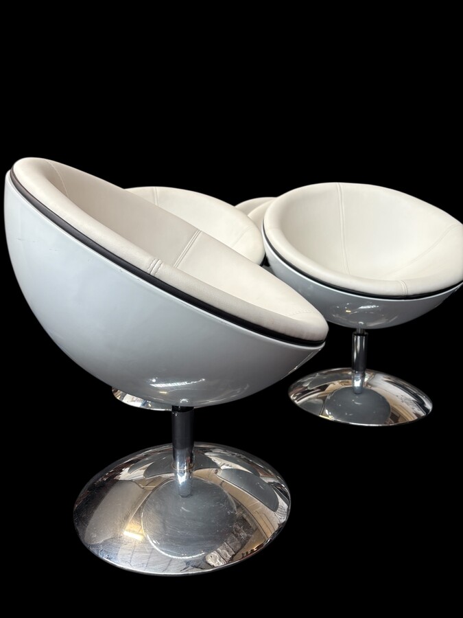 Set of 12 designer chairs in a half-egg shape with coloured polyester frame, chrome metal swivel base and white and black sky upholstery. Late 20th century reproductions based on a model from the 1960s-1970s. In good condition with signs of wear.