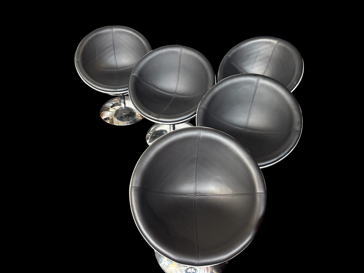 Set of 12 designer chairs in a half-egg shape with coloured polyester frame, chrome metal swivel base and white and black sky upholstery. Late 20th century reproductions based on a model from the 1960s-1970s. In good condition with signs of wear.