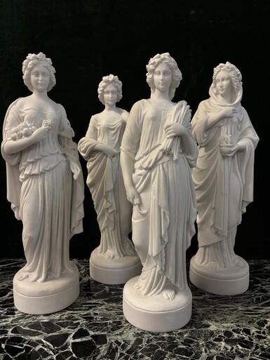 Set of 4 sculptures ‘the 4 seasons’ in 20th century Carrara marble. 4 sculptures in Carrara marble representing the 4 seasons. Dimensions : Height: 42 / 43 cm Base diameter: 11.5 cm The 4 sculptures are in very good condition.