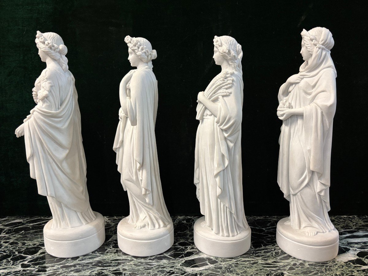 Set of 4 sculptures ‘the 4 seasons’ in 20th century Carrara marble. 4 sculptures in Carrara marble representing the 4 seasons. Dimensions : Height: 42 / 43 cm Base diameter: 11.5 cm The 4 sculptures are in very good condition.
