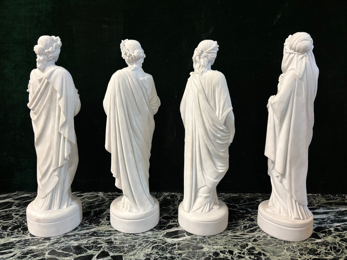 Set of 4 sculptures ‘the 4 seasons’ in 20th century Carrara marble. 4 sculptures in Carrara marble representing the 4 seasons. Dimensions : Height: 42 / 43 cm Base diameter: 11.5 cm The 4 sculptures are in very good condition.
