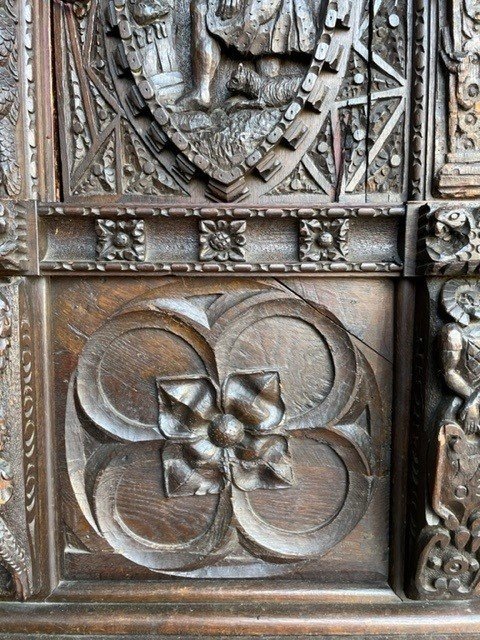 Special Scottish Furniture In Renaissance Style 19th Century. Decorative Oak Cabinet With 2 Doors, All Kinds Of Carvings, Medallions And Decorations. Scottish Cabinet Circa 1800-1820 In Good Condition With Normal Signs Of Use.