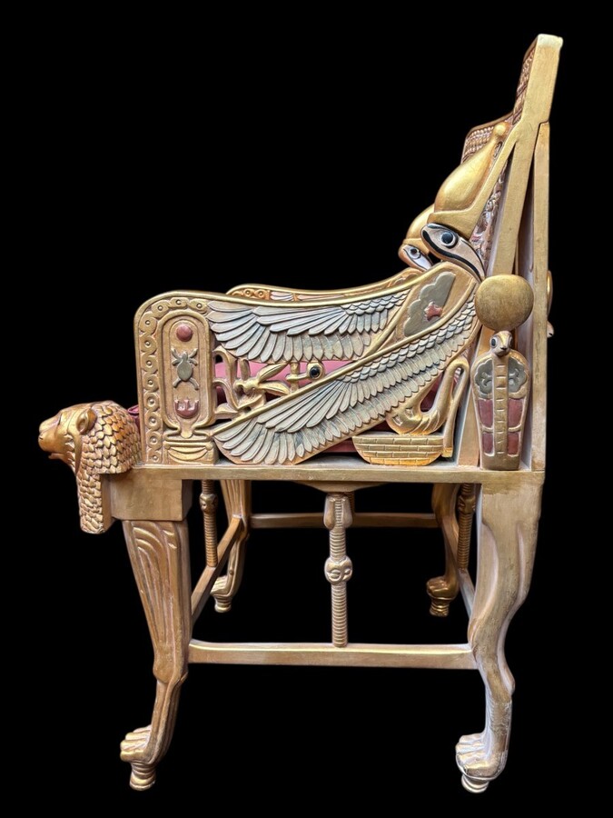 Tutankhamun throne in gilded and patinated wood 21st C. Very decorative gilded wood throne with silk fabric cushion ‘after’ The throne, from the tomb of Tutankhamun.Tutankhamun, pharaoh of ancient Egypt.
