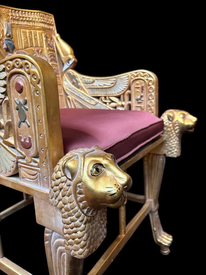 Tutankhamun throne in gilded and patinated wood 21st C. Very decorative gilded wood throne with silk fabric cushion ‘after’ The throne, from the tomb of Tutankhamun.Tutankhamun, pharaoh of ancient Egypt.
