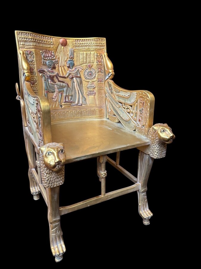 Tutankhamun throne in gilded and patinated wood 21st C. Very decorative gilded wood throne with silk fabric cushion ‘after’ The throne, from the tomb of Tutankhamun.Tutankhamun, pharaoh of ancient Egypt.