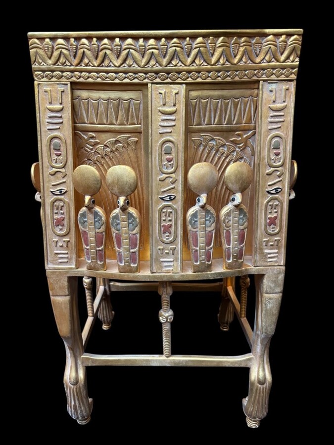 Tutankhamun throne in gilded and patinated wood 21st C. Very decorative gilded wood throne with silk fabric cushion ‘after’ The throne, from the tomb of Tutankhamun.Tutankhamun, pharaoh of ancient Egypt.