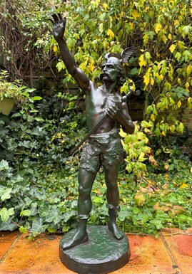 ‘Vercingetorix’ Bronze sculpture with green patina 19th century ( 83 cm) Large bronze sculpture , French work , signed by Emile Laporte ( 1858-1907 ) In good condition with damage to the patina. Size : Height : 83 cm