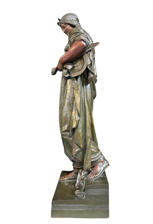 Very large bronze sculpture ‘Salomé’ H. Dumaige 19th century (97 cm). Henry Etienne Dumaige, French sculptor (1830-1888). Very large bronze sculpture with double patina representing Salome in an oriental representation.