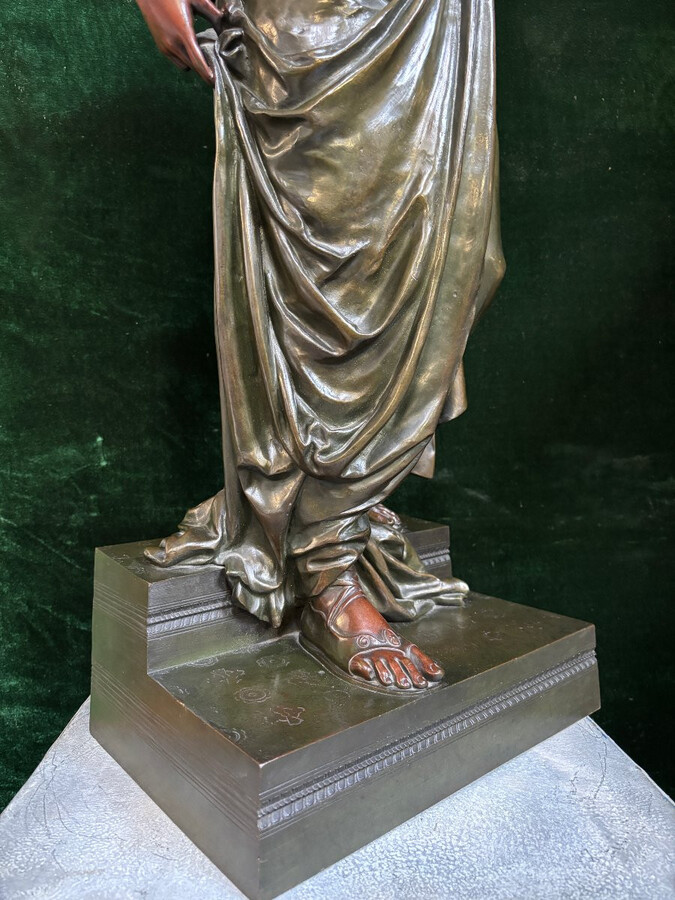 Very large bronze sculpture ‘Salomé’ H. Dumaige 19th century (97 cm). Henry Etienne Dumaige, French sculptor (1830-1888). Very large bronze sculpture with double patina representing Salome in an oriental representation.