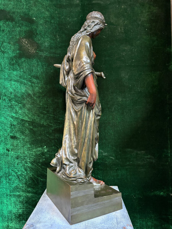 Very large bronze sculpture ‘Salomé’ H. Dumaige 19th century (97 cm). Henry Etienne Dumaige, French sculptor (1830-1888). Very large bronze sculpture with double patina representing Salome in an oriental representation.