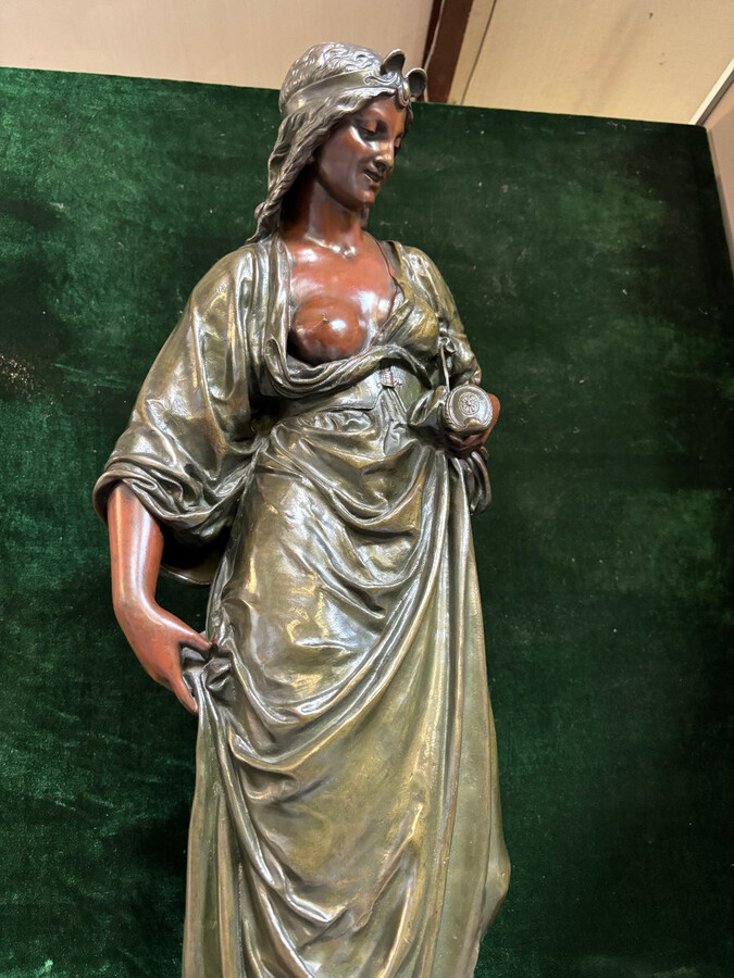 Very large bronze sculpture ‘Salomé’ H. Dumaige 19th century (97 cm). Henry Etienne Dumaige, French sculptor (1830-1888). Very large bronze sculpture with double patina representing Salome in an oriental representation.
