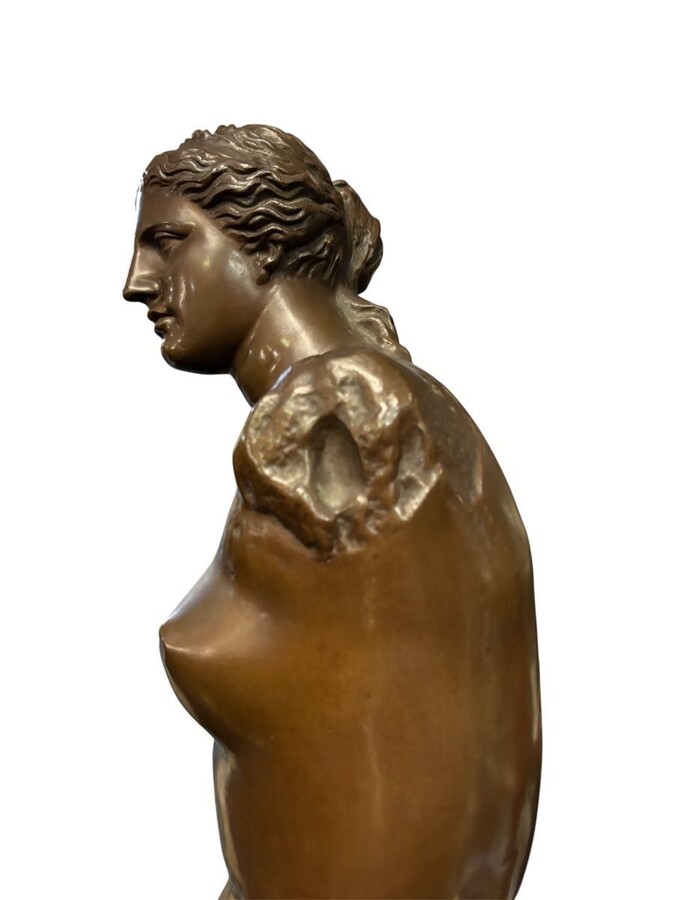 Very large bronze sculpture ‘Venus’ Barbedienne 19th century. (97 cm) Decorative bronze sculpture representing Venus de Milo, with foundry mark and F. Barbedienne foundry. Barbedienne (Ferdinand Barbedienne Paris, 1810-1892)