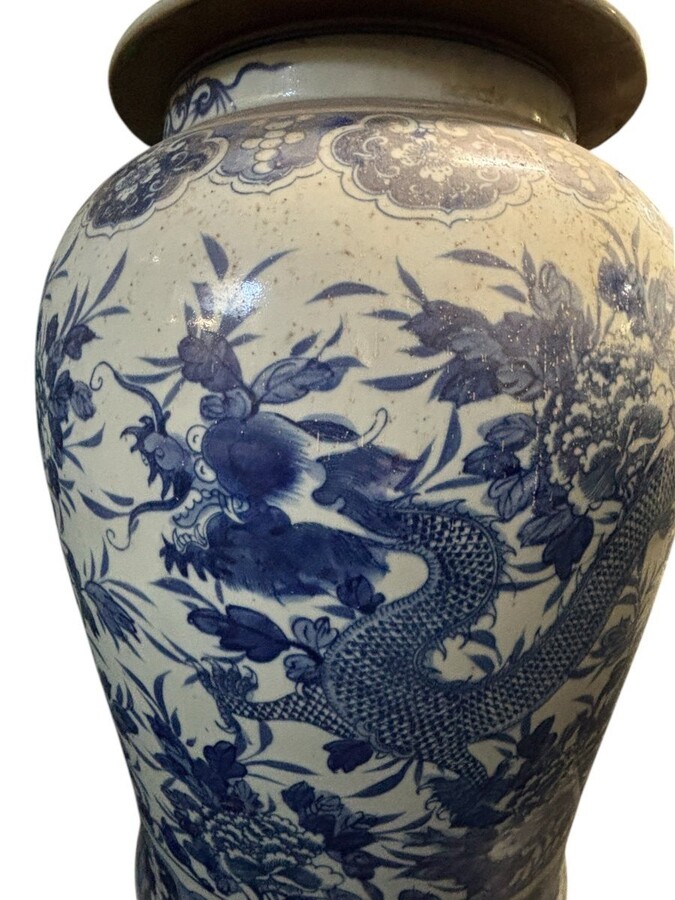 Very large Chinese porcelain vase, height: 90 cm Decorative vase decorated with flowers, plants, a large Chinese dragon and a large wooden pine cone on the top of the lid. Vase in very good condition with the following dimensions: Height: 90 cm Width: 49