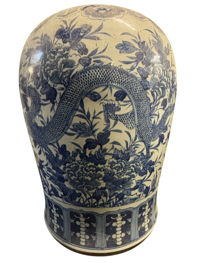Very large Chinese porcelain vase, height: 90 cm Decorative vase decorated with flowers, plants, a large Chinese dragon and a large wooden pine cone on the top of the lid. Vase in very good condition with the following dimensions: Height: 90 cm Width: 49
