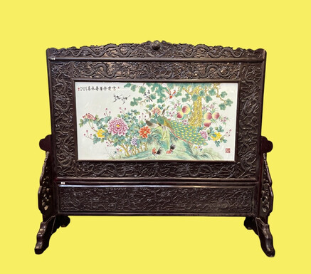 Very large late 19th century Chinese wood and porcelain folding screen/wall ( 247 cm ) Exceptional large folding screen with black lacquered carved wood frame and legs and a very large porcelain plaque signed and stamped in the centre