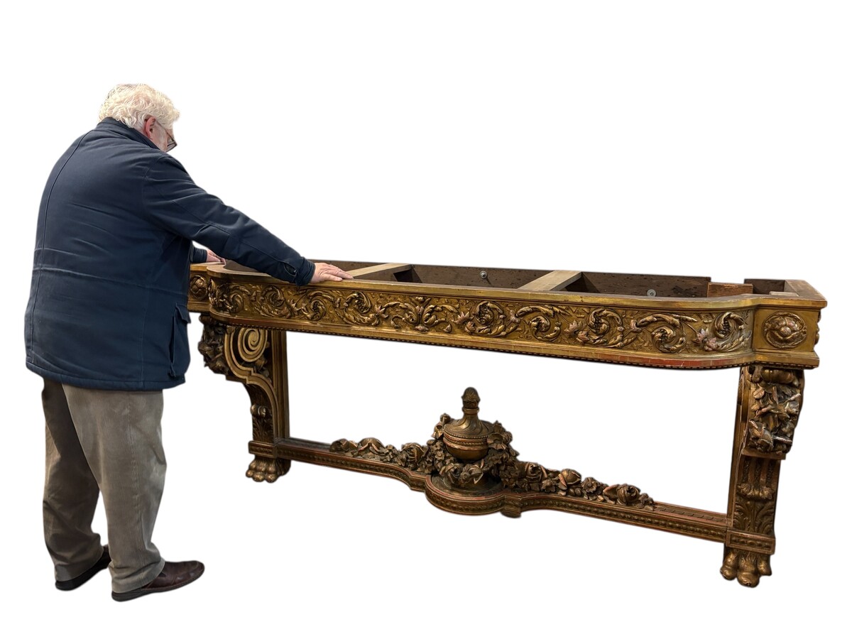 Very large Louis XVI style console table (230 cm) in gilded wood from the 19th century. High-quality console table entirely carved in wood, decorated with gilded motifs, floral scrolls, a large decorative vase in its lower section.