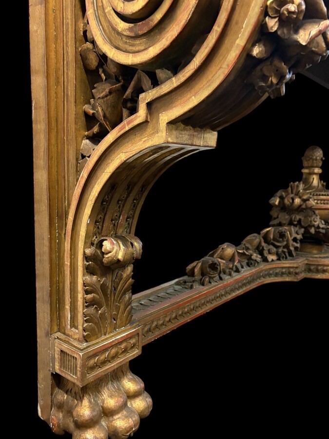Very large Louis XVI style console table (230 cm) in gilded wood from the 19th century. High-quality console table entirely carved in wood, decorated with gilded motifs, floral scrolls, a large decorative vase in its lower section.